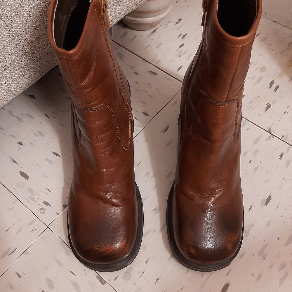 Lyla 70's Cognac BootRegular price$119.00